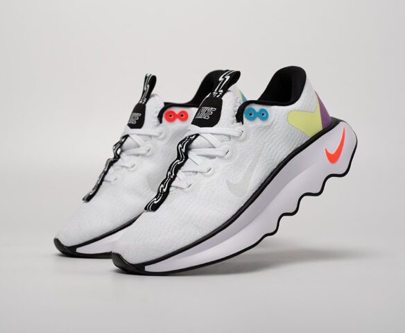 Nike Motiva светлые. Вид 1