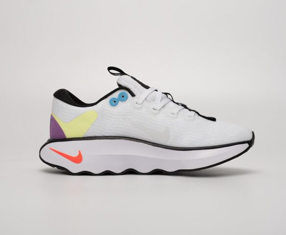 Nike Motiva светлые. Вид 2