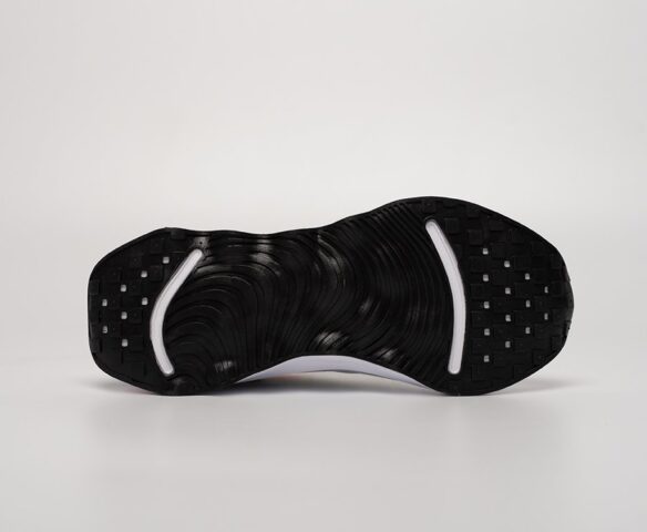 Nike Motiva светлые. Вид 3