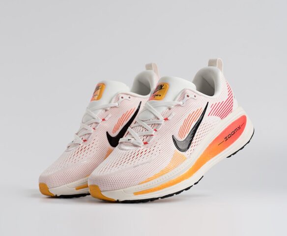 Nike Vomero 18 Разноцветные 45087